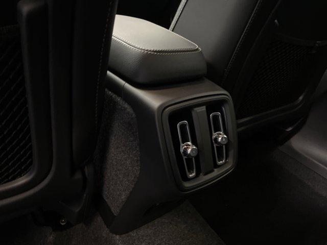 2026 Volvo XC40 B5 Ultra
