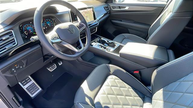 2025 Volkswagen Atlas Cross Sport 2.0T SEL Premium R-Line