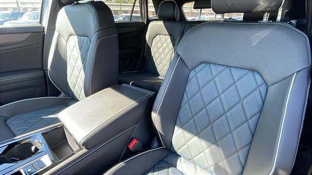 2025 Volkswagen Atlas Cross Sport 2.0T SEL Premium R-Line
