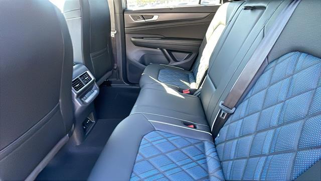 2025 Volkswagen Atlas Cross Sport 2.0T SEL Premium R-Line