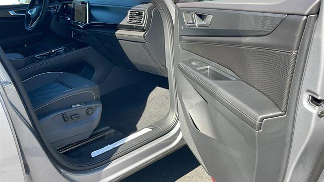 2025 Volkswagen Atlas Cross Sport 2.0T SEL Premium R-Line