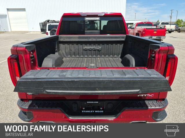 2022 GMC Sierra 1500 Limited 4WD Crew Cab Short Box AT4