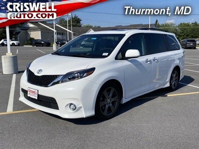 2017 Toyota Sienna SE Premium 8 Passenger