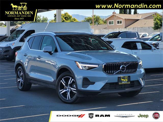 2025 Volvo XC40 B5 Core Bright Theme