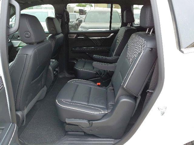 2025 GMC Acadia AWD Denali