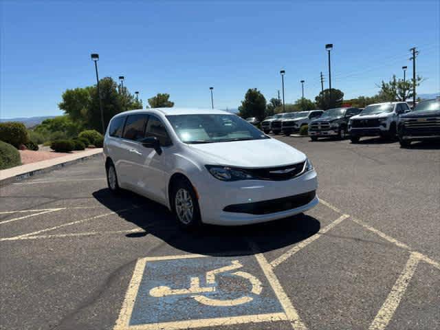 2025 Chrysler Voyager LX