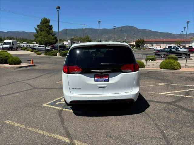 2025 Chrysler Voyager LX