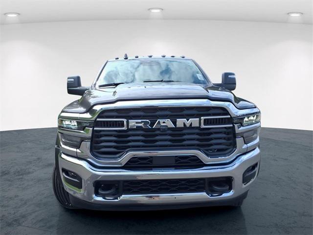 2026 RAM Ram 4500 Chassis Cab RAM 4500 TRADESMAN CHASSIS CREW CAB 4X4 60 CA 2026 RAM Ram 4500 Chassis Cab RAM 4500 TRADESMAN CHASSIS CREW CAB 4X4 60 CA