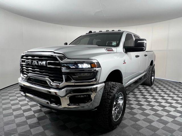 2026 RAM Ram 2500 RAM 2500 TRADESMAN CREW CAB 4X4 64 BOX 2026 RAM Ram 2500 RAM 2500 TRADESMAN CREW CAB 4X4 64 BOX
