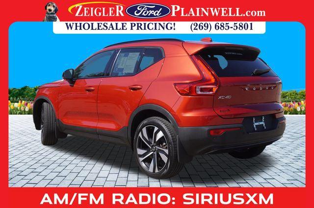 2023 Volvo XC40 B5 Plus Dark Theme