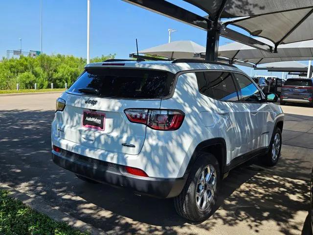 2025 Jeep Compass COMPASS LATITUDE 4X4