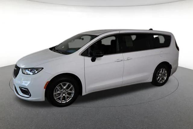 2024 Chrysler Pacifica Touring
