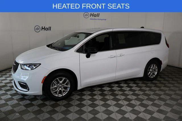 2024 Chrysler Pacifica Touring
