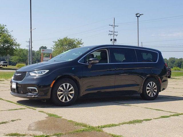2024 Chrysler Pacifica Hybrid Select