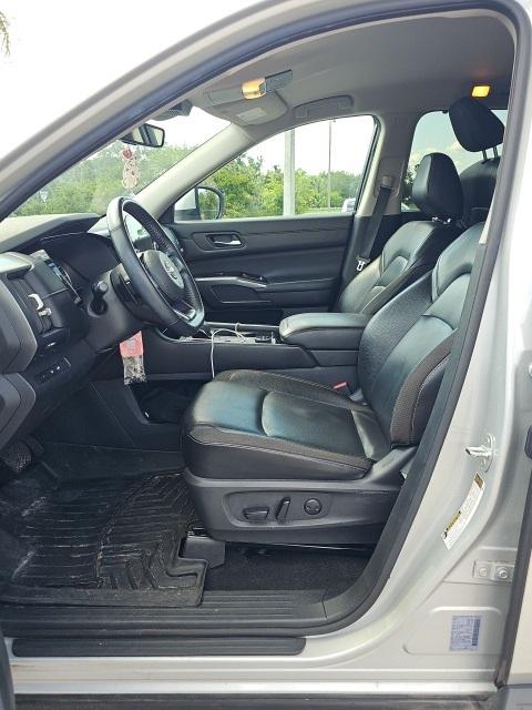 2023 Nissan Pathfinder SL 4WD