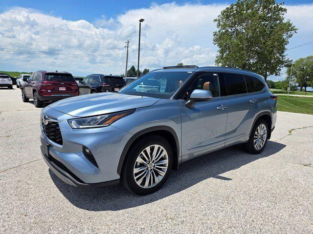 2022 Toyota Highlander Platinum