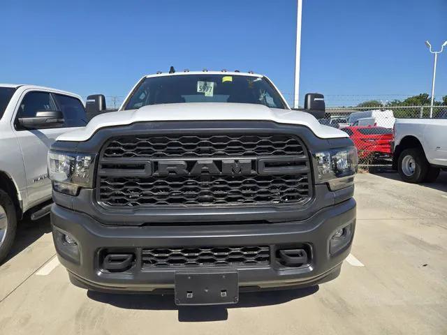 2023 RAM 3500 Tradesman Crew Cab 4x4 8 Box