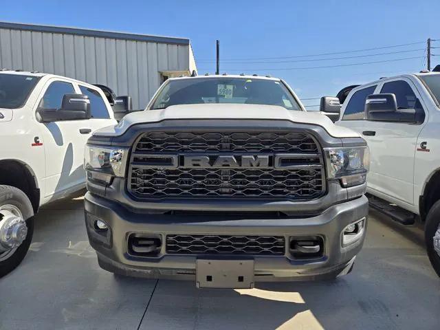 2023 RAM 3500 Tradesman Crew Cab 4x4 8 Box
