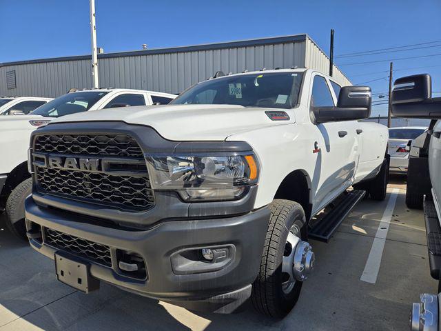 2023 RAM 3500 Tradesman Crew Cab 4x4 8 Box