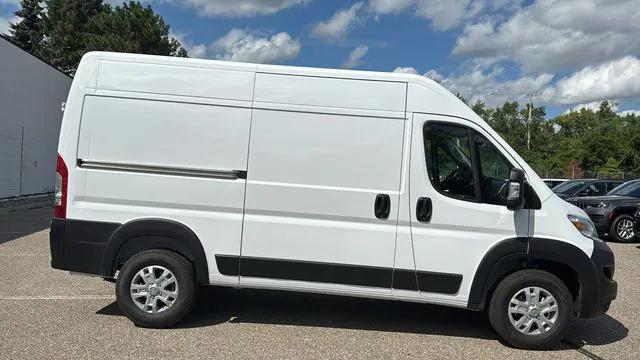 2026 Ram ProMaster Cargo Van SLT High Roof 136 WB