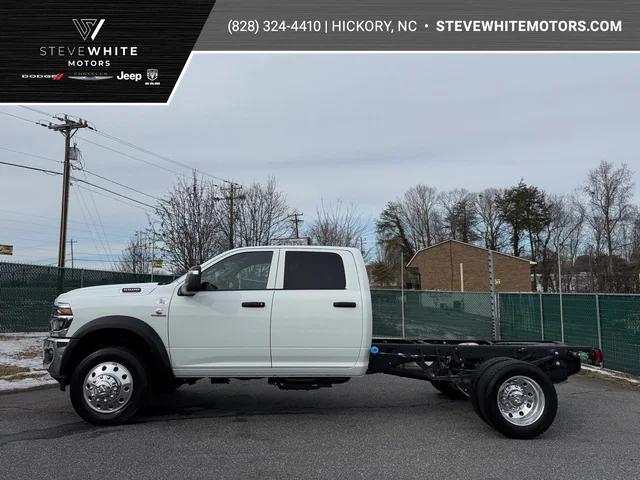 2026 RAM Ram 5500 Chassis Cab RAM 5500 TRADESMAN CHASSIS CREW CAB 4X4 60 CA