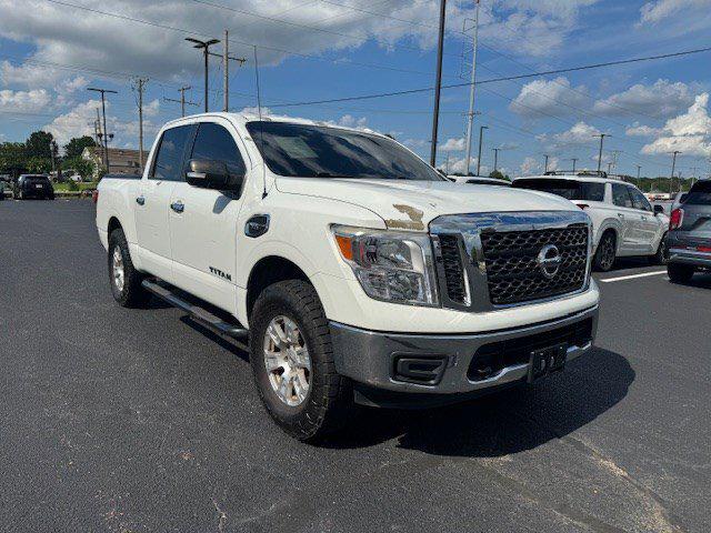 2017 Nissan TITAN SV