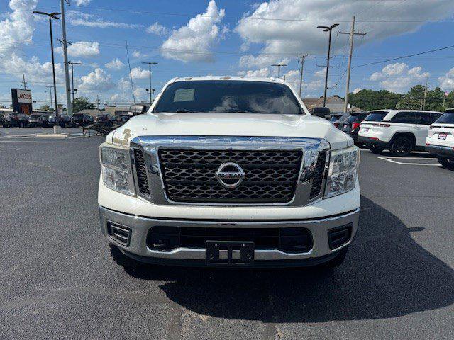 2017 Nissan TITAN SV