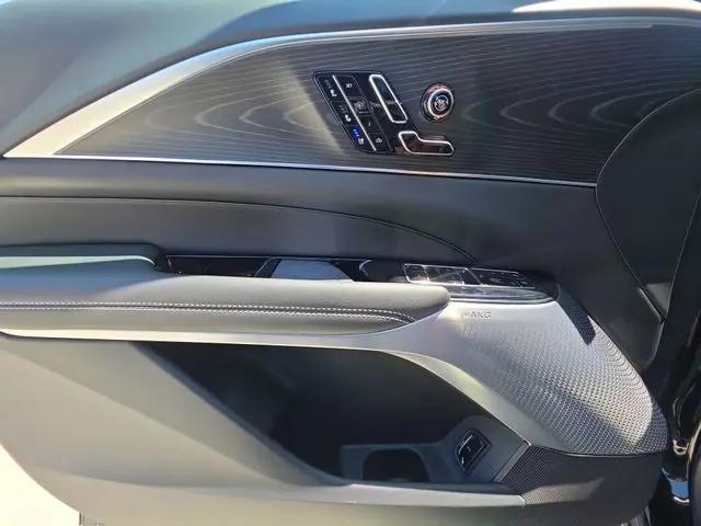 2026 Cadillac iQ V-Series w/1SV