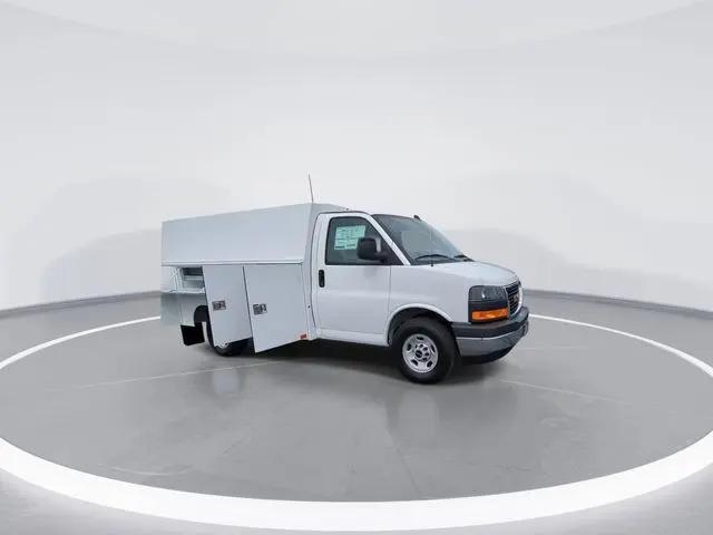 2025 GMC Savana Cutaway Work Van