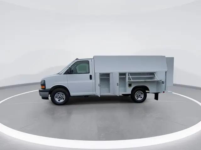 2025 GMC Savana Cutaway Work Van