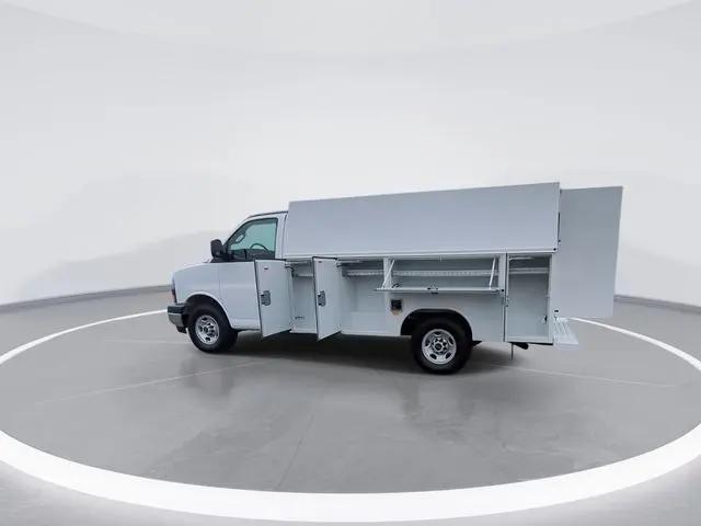 2025 GMC Savana Cutaway Work Van