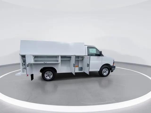 2025 GMC Savana Cutaway Work Van