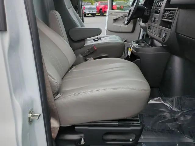2025 GMC Savana Cutaway Work Van
