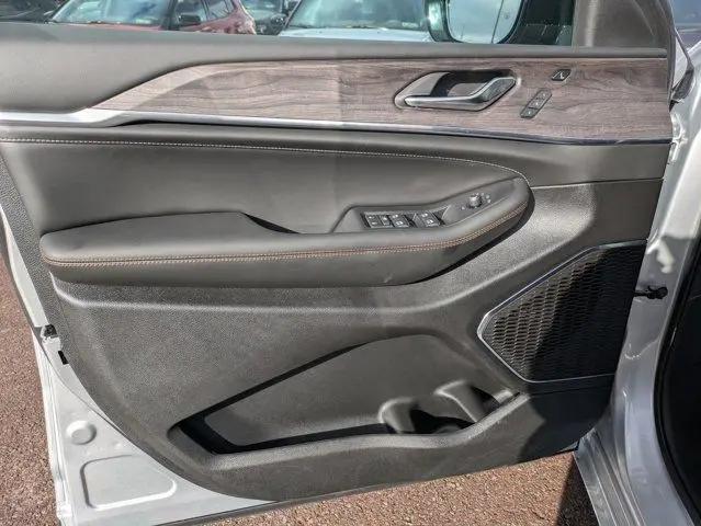 2025 Jeep Grand Cherokee L Overland 4x4