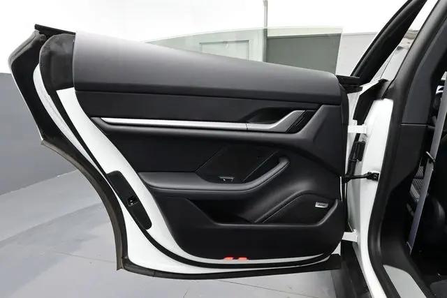 2025 Porsche Taycan 4