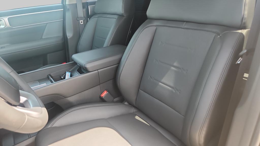 2026 Hyundai Santa Fe Limited - Photo 10