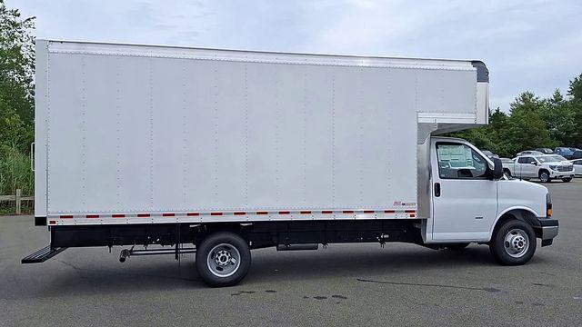 2025 GMC Savana Cutaway Work Van