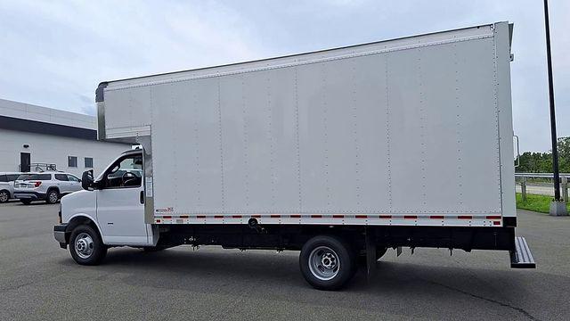 2025 GMC Savana Cutaway Work Van