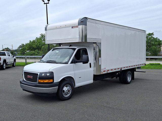 2025 GMC Savana Cutaway Work Van