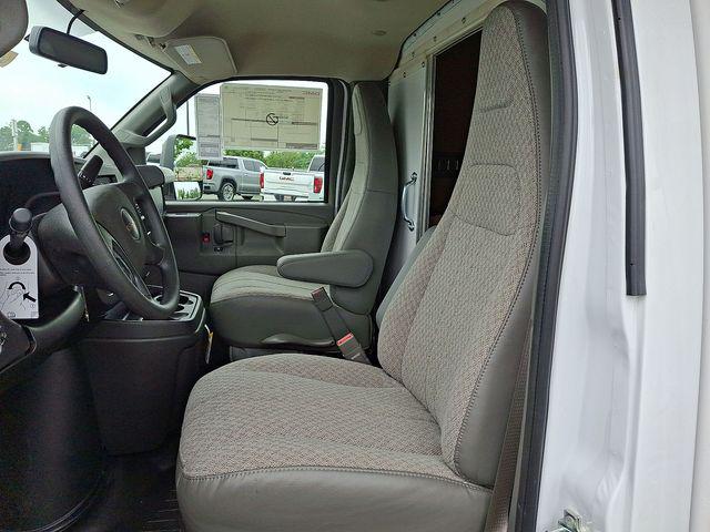2025 GMC Savana Cutaway Work Van