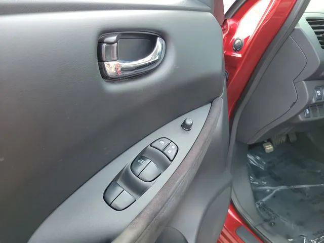 2013 Nissan LEAF S