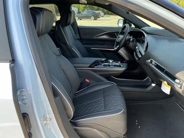 2026 Cadillac iQ V-Series w/1SM