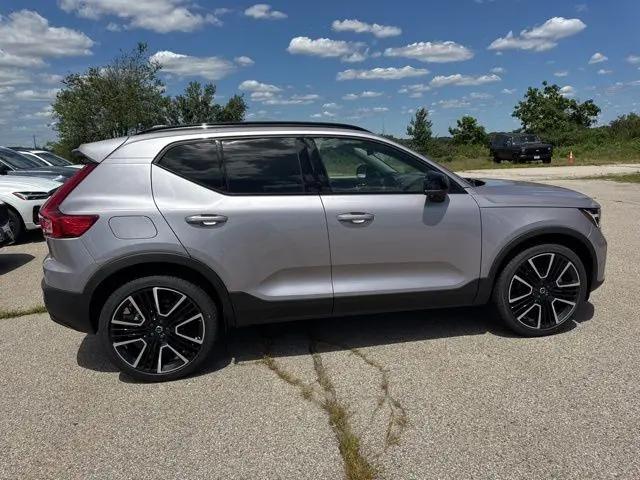 2026 Volvo XC40 Ultra, B5 AWD Gas (mild hybrid), Dark