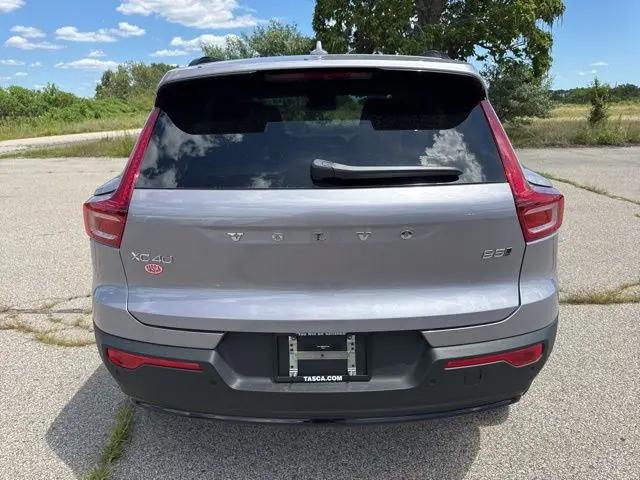 2026 Volvo XC40 Ultra, B5 AWD Gas (mild hybrid), Dark
