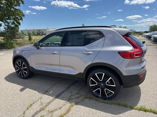 2026 Volvo XC40 Ultra, B5 AWD Gas (mild hybrid), Dark