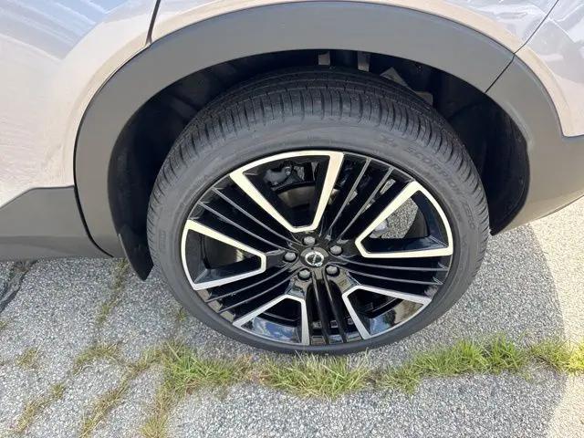 2026 Volvo XC40 Ultra, B5 AWD Gas (mild hybrid), Dark