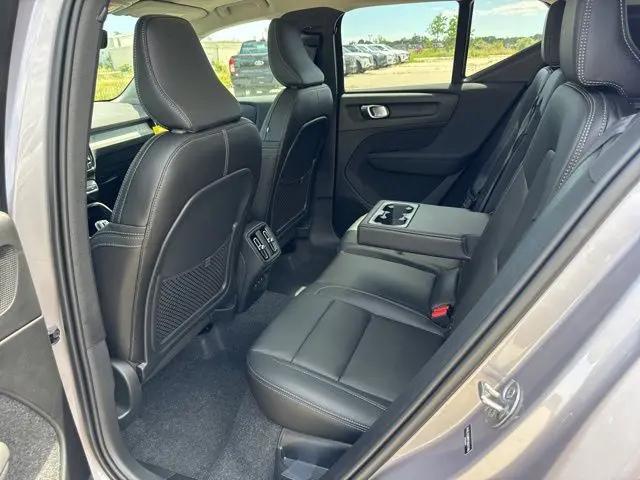 2026 Volvo XC40 Ultra, B5 AWD Gas (mild hybrid), Dark
