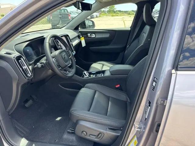 2026 Volvo XC40 Ultra, B5 AWD Gas (mild hybrid), Dark