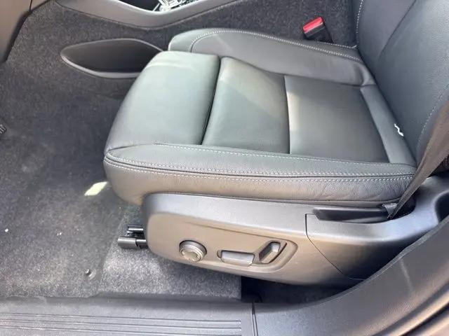 2026 Volvo XC40 Ultra, B5 AWD Gas (mild hybrid), Dark