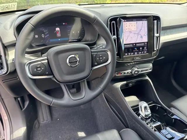 2026 Volvo XC40 Ultra, B5 AWD Gas (mild hybrid), Dark